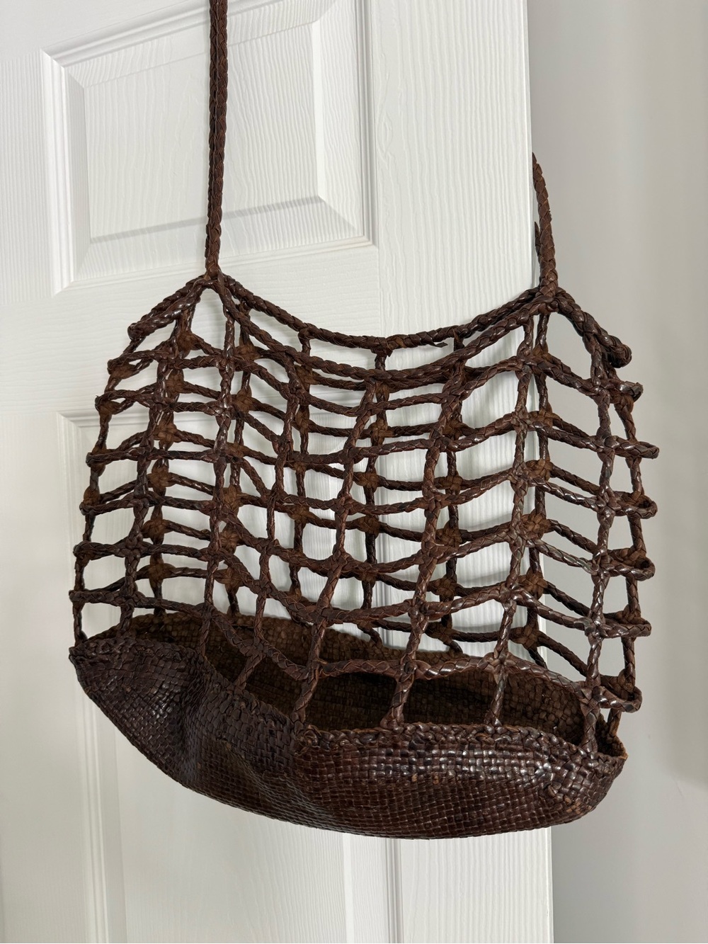 Vintage brown braided tote - Picture 2 of 6